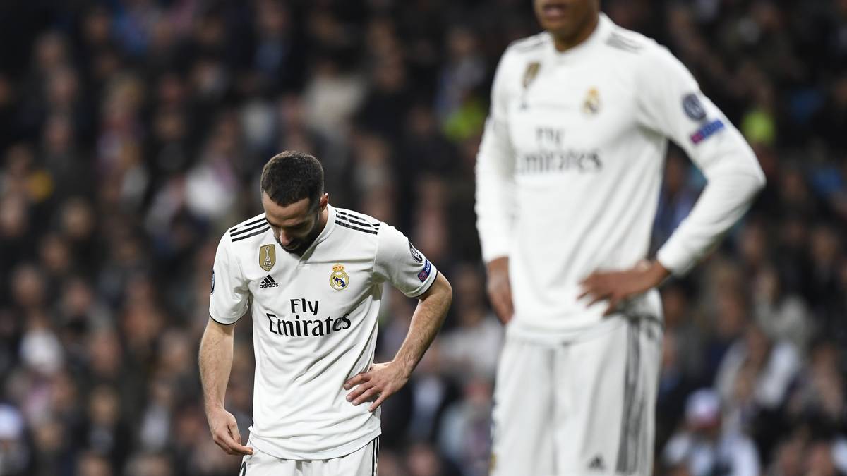 Daily Mail (England): "Real Madrid stürzt aus der Champions League. Das von Tadic angeführte Ajax erzielt vier Tore im Bernabeu, um die dreijährige Dominanz zu beenden. Nach 1011 Tagen als Titelverteidiger crasht Real Madrid aus dem Wettbewerb, mit einer 1:4-Niederlage gegen Ajax. Es war eine Demütigung"