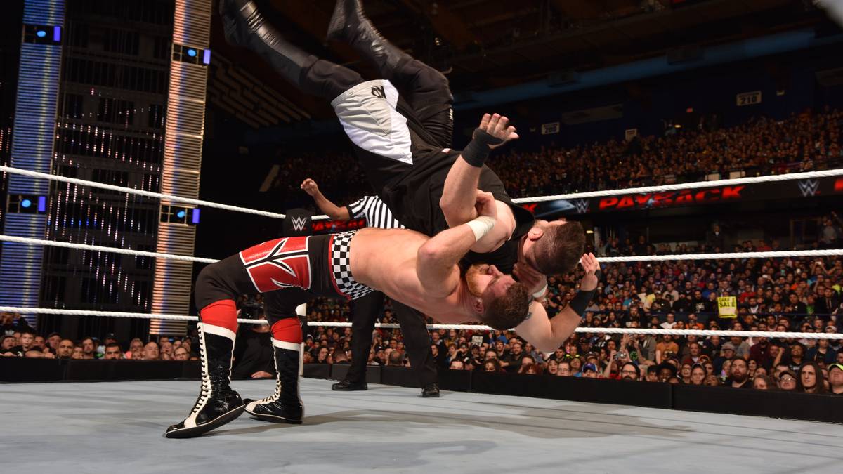 Die WWE-Rivalen Sami Zayn (u.) und Kevin Owens bekriegten sich schon bei ROH