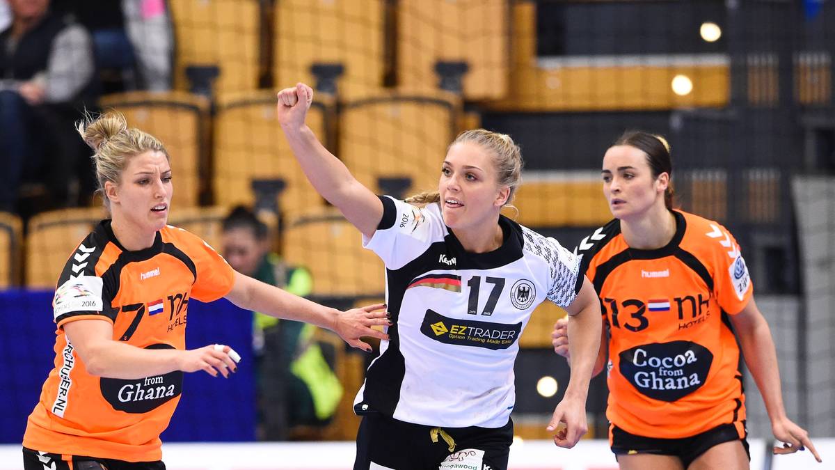 4. Dezember: Den deutschen Handballerinnen glückt der Start in die Europameisterschaft in Polen. Gegen Vize-Weltmeister Niederlande feiert die Mannschaft des neuen Bundestrainers Michael Biegler einen 30:27-Sieg