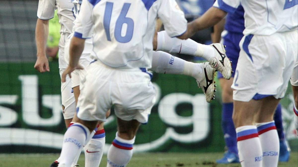 67: Das schnellste Tor der EM-Geschichte erzielte der Russe Dimitri Kiritschenko (Mitte) 2004 nach 67 Sekunden gegen Griechenland (Endstand 2:1)