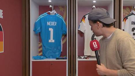Vor dem Spiel gegen die Elfenbeinküste liefert Magenta interessante Einblicke hinter die Kulissen und zeigt die Kabine der deutschen Mannschaft. 