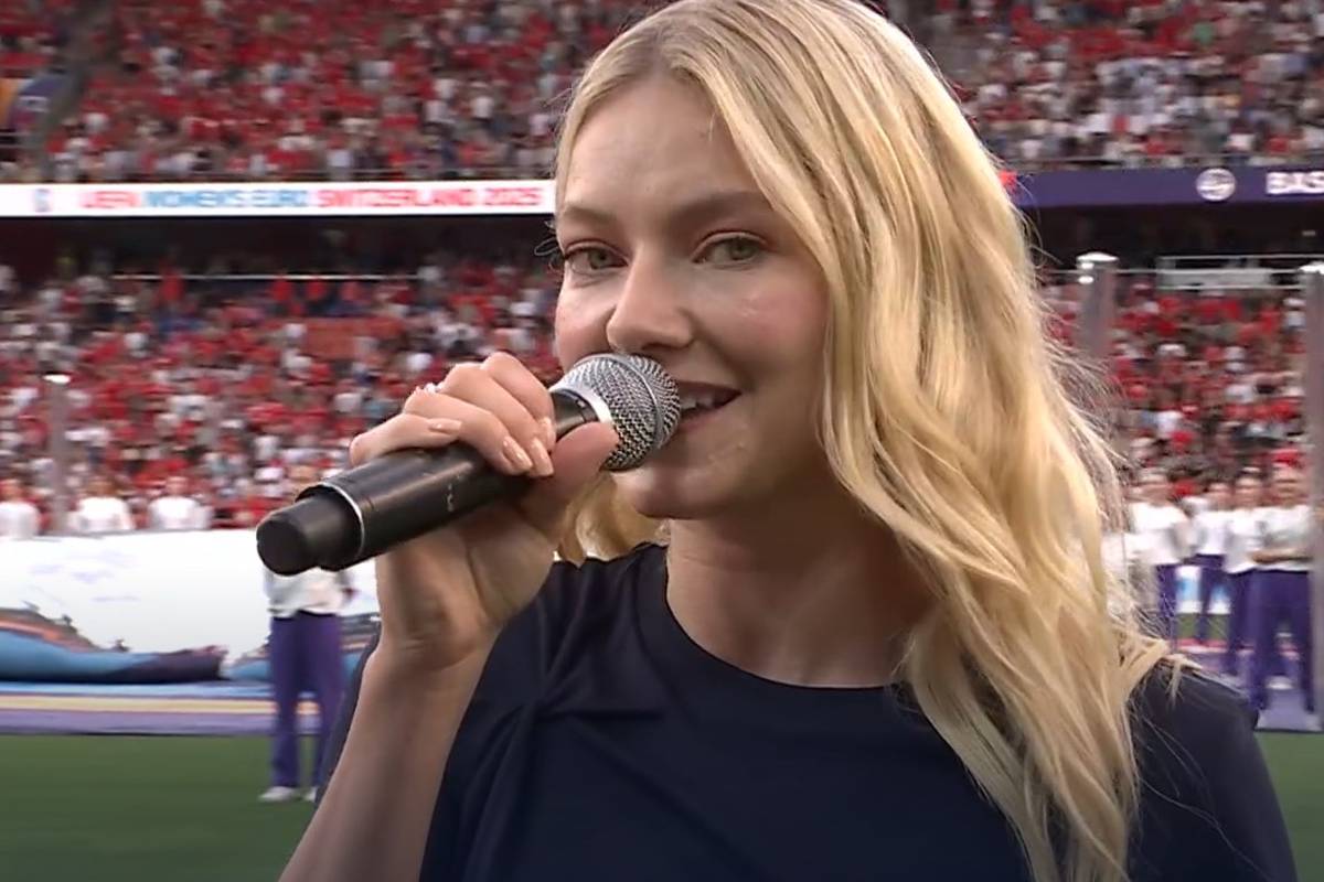 Eröffnung der Frauen-EM: Besondere Hymne rührt zu Tränen