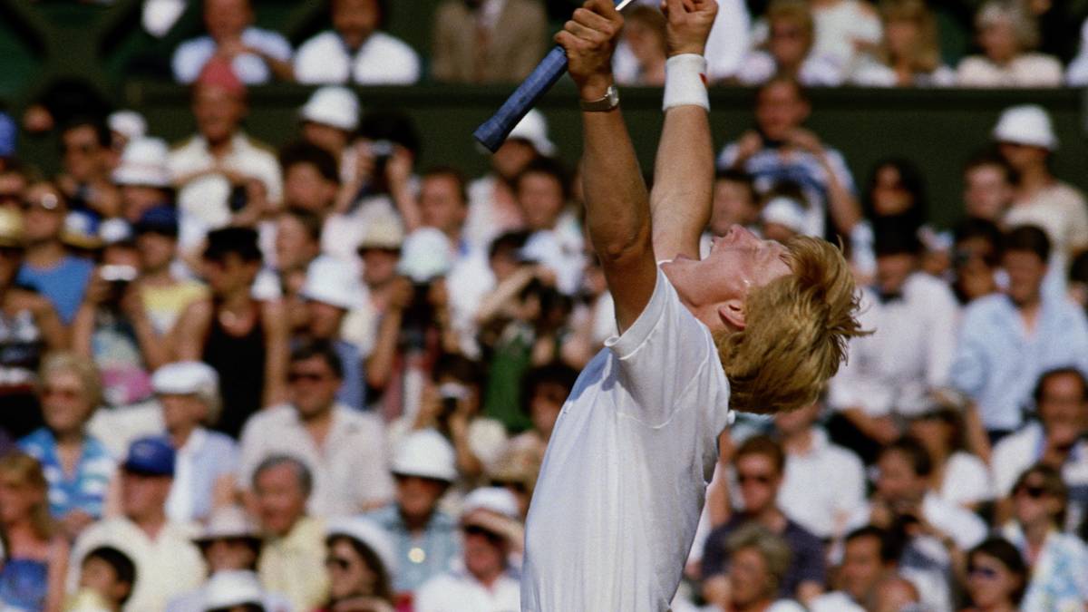 Der Einsatz zahlt sich aus: 6:3, 6:7, 7:6, 6:4. Der 17-Jährige gewinnt 1985 Wimbledon - als jüngster Spieler der Geschichte, als erster Deutscher und erster ungesetzter Profi