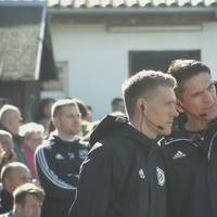 Kurios: Bundesliga-Stars pfeifen Bezirksliga-Spiel