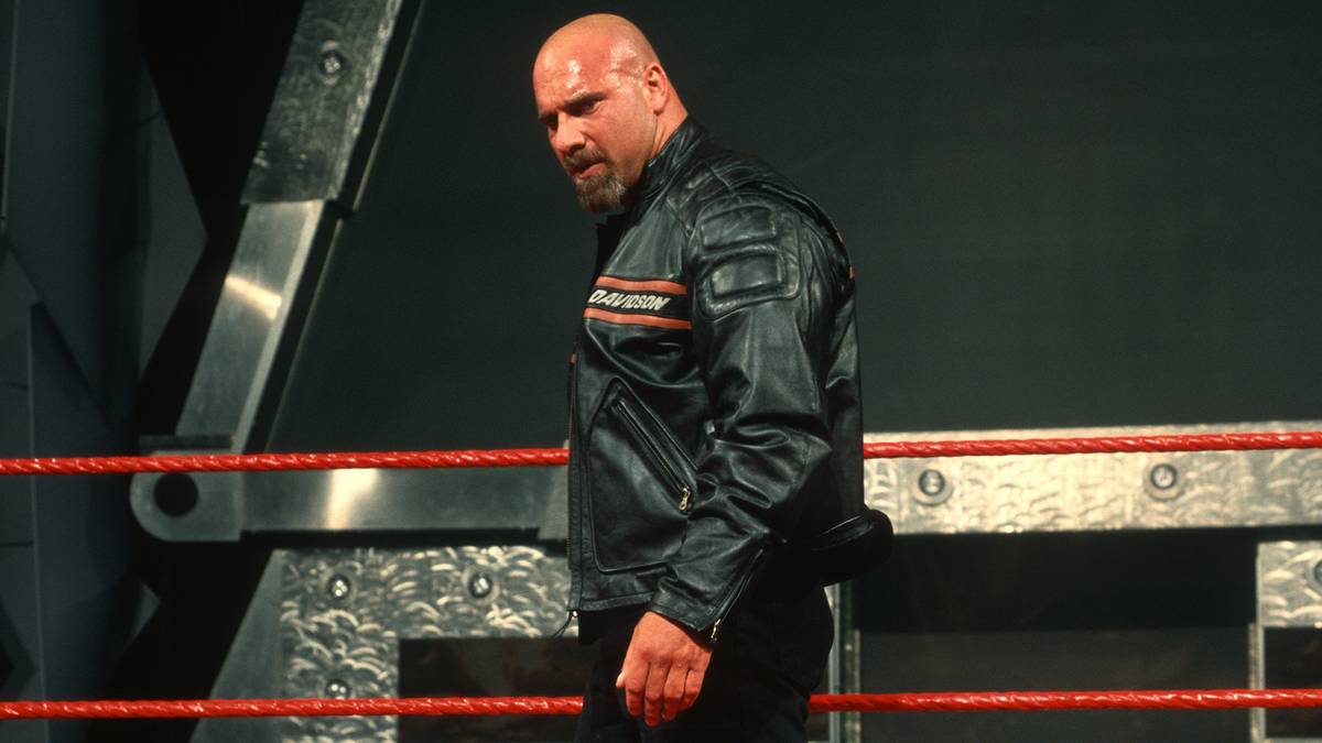 31. MÄRZ 2003 - Zwei Jahre nach dem Kauf der WCW findet auch ihr ehemals größter Star seinen Weg zu WWE: Bill Goldberg feiert sein RAW-Debüt und attackiert The Rock