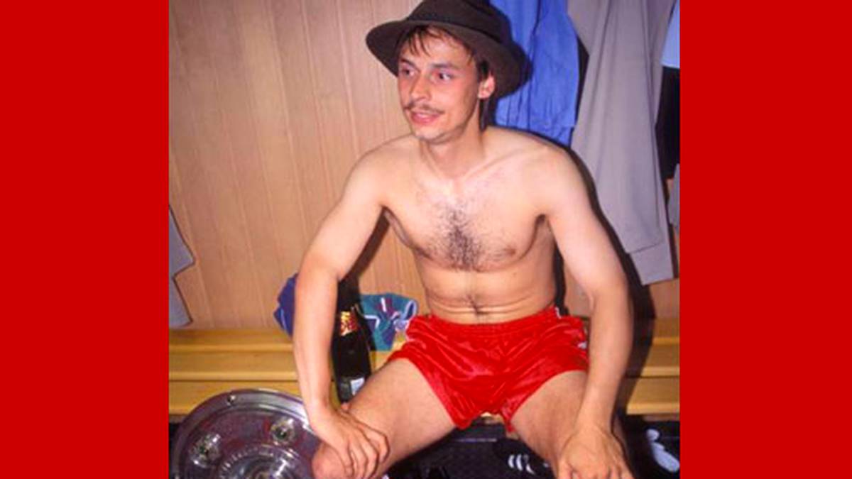 Hier feiert Olaf Thon 1990 noch die Meisterschaft, wenig später unterliegt er mit dem FC Bayern gegen den FV Weinheim mit 0:1