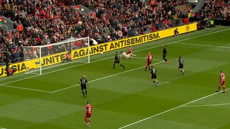 Beim Benefizspiel der Liverpool-Stiftung zwischen Legenden des LFC und Borussia Dortmund treffen alte Bekannte: Ex-Bayern-Star Thiago bringt Liverpool vor den Augen von Jürgen Klopp in Führung, für den BVB treffen beim 2:2 Mohamed Zidan und Jan Koller.