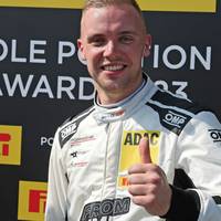 Tim Heinemann fährt in Oschersleben auf Rang zwei und ist somit Führender.