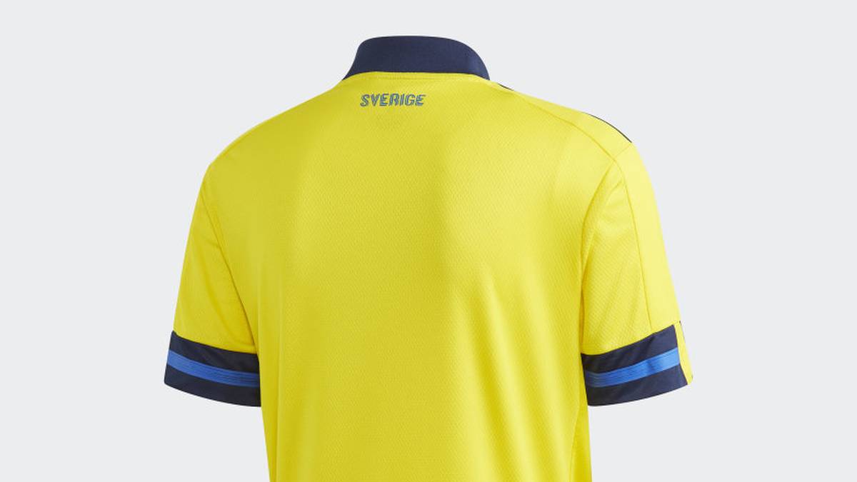 Im Nacken findet man den Schriftzug "Sverige" 