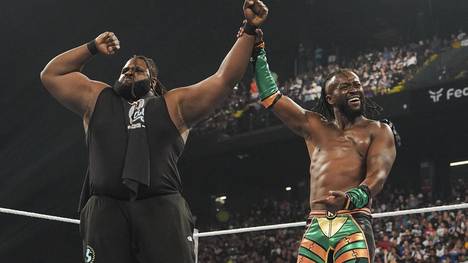 Odyssey Jones (l., mit Kofi Kingston) wurde nach dem SummerSlam bei WWE groß eingeführt