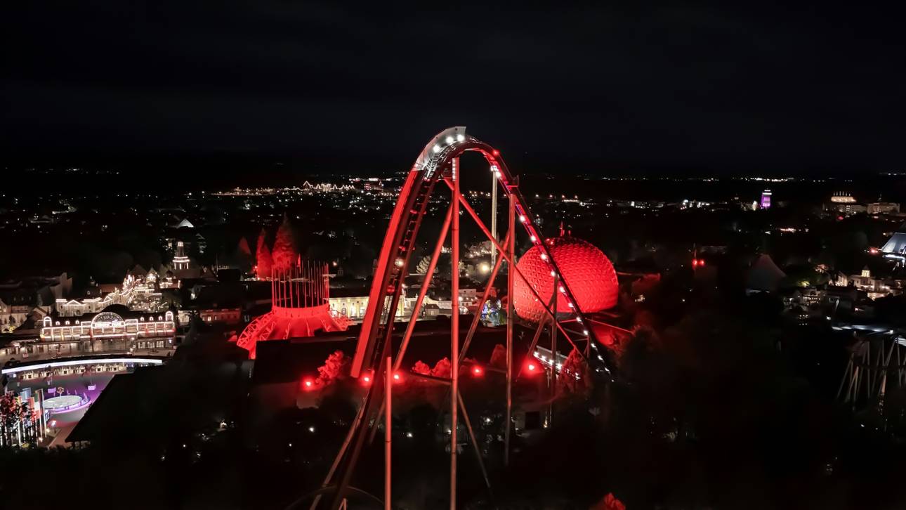 Europa-Park leuchtet für Freiburg