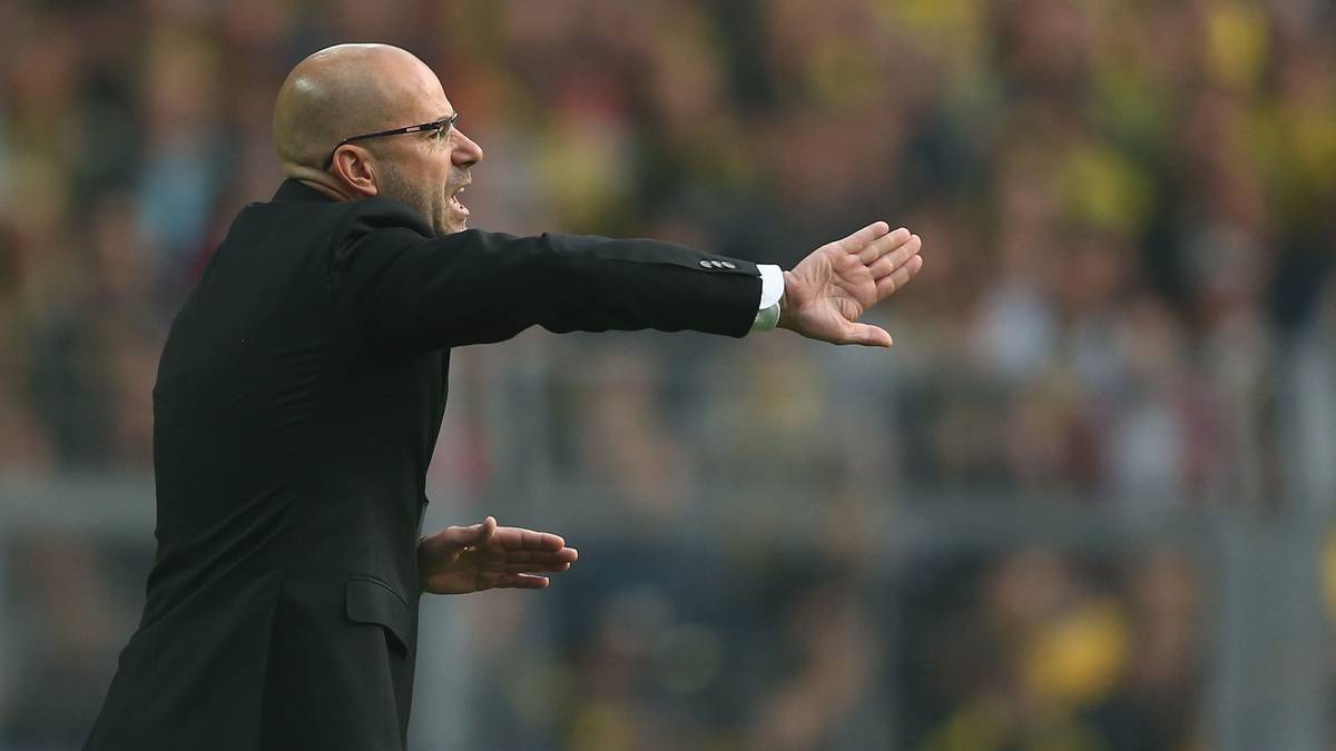 PLATZ 7 - PETER BOSZ (Borussia Dortmund): Der Niederländer startete furios. Nach sieben Spieltagen war der BVB souveräner Spitzenreiter. Doch seitdem geht es bergab - Tabellenführung weg, Champions-League-Aus fast sicher, vier Spiele in der Liga sieglos. Und das 4-3-3-System von Bosz steht immer mehr in der Kritik
