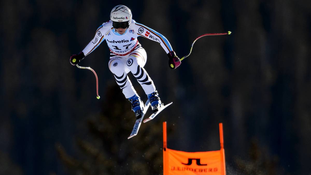 Viktoria Rebensburg kann da nicht mithalten. Nach gutem Start verliert die Deutsche kontinuierlich an Zeit auf Fenninger. Am Ende reicht es immerhin noch zu Platz zehn