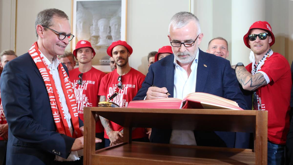 Seit dem 0:0 am Montagabend im zweiten Relegationsspiel gegen den Bundesliga-16. VfB Stuttgart befindet sich Union im Partymodus und macht auch dank der vielen positiven Medienauftritte immer mehr Fußballfans neugierig. "Wir haben seit Montagabend rund 3000 Mitgliedsanträge erhalten", verrät Zingler