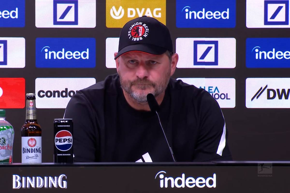 Steffen Baumgart sieht beim 4:3-Sieg von Union Berlin gegen Eintracht Frankfurt nach einem emotionalen Ausbruch die Rote Karte. Auf der anschließenden Pressekonferenz äußert sich der Union-Coach zu der Situation. 
