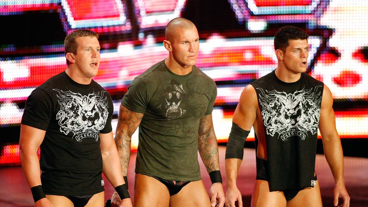 Cody Rhodes bildete bei WWE zusammen mit Ted DiBiase (l.) und Randy Orton die Gruppierung "Legacy"