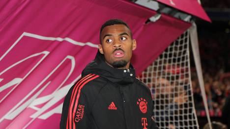 Bayern-Profi Ryan Gravenberch wollte unbedingt mit den Niederlanden zur WM, doch Louis van Gaal macht ihm einen Strich durch die Rechnung. Auch einen Bundesliga-Torwart ignoriert er völlig überraschend.