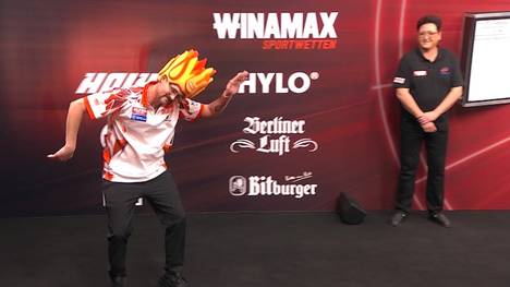 Damon Heta hat es schon wieder getan und bringt mit seinem Walk-On bei der Baltic Sea Darts Open die Halle in Kiel zum Beben. 