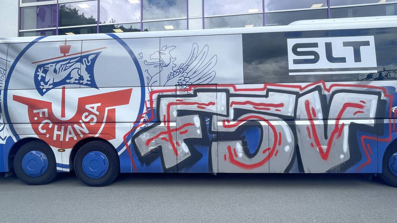 Unbekannte hatten den Hansa-Bus beschmiert