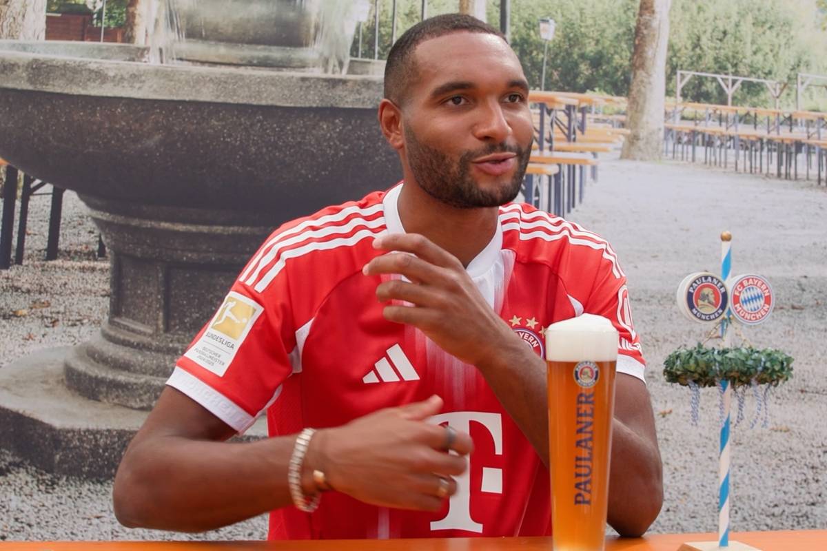 Jonathan Tah geht in seine erste Saison beim FC Bayern. Zusammen mit Dayot Upamecano bildet er die Innenverteidigung und verrät wie dabei die Kommunikation abläuft.