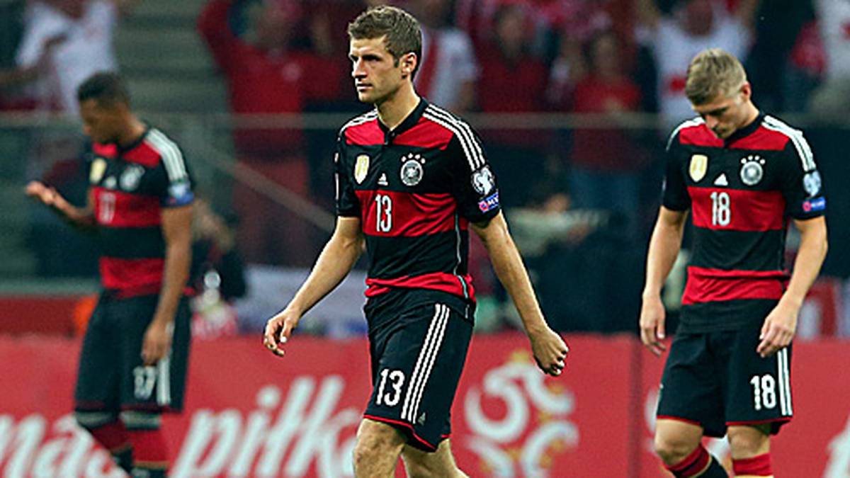 Der Weltmeister ist bedient - die Spieler lassen die Köpfe hängen