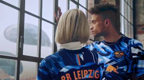 RB Leipzig hat sein Trikot für die Champions-League-Saison 2020/21 vorgestellt. Zumindest modisch setzen die Sachsen damit schonmal Akzente.