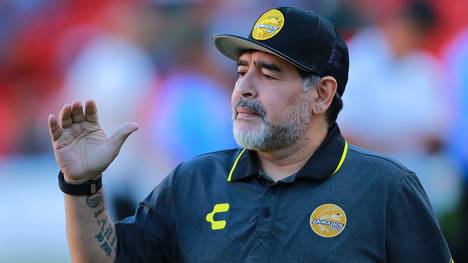 Diego Maradona wurde gemeinsam mit Pele zum Spieler des 20. Jahrhunderts ausgezeichnet