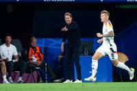Das DFB-Team trifft im EM-Viertelfinale auf Spanien. Im Fokus steht dabei mehr denn je Toni Kroos, der seine Karriere um mindestens ein weiteres Spiel verlängern möchte.
