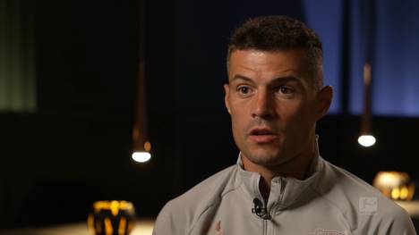 Leverkusens Trainer Xabi Alonso war in der vergangenen Saison heiß umworben, doch er blieb der Werkself treu. Granit Xhaka schwärmt von seinem Coach.