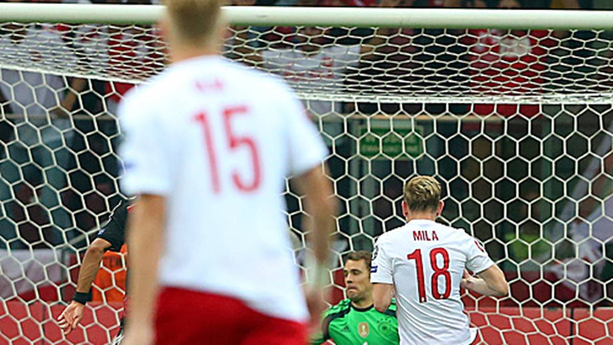 Der eingewechselte Sebastian Mila (88.) macht mit einem Schuss nach Vorarbeit von Lewandowski den Deckel drauf