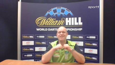 Michael van Gerwen ist nach dem hart umkämpften Sieg gegen Joe Cullen sichtlich erleichtert und zeigt sich im Siegerinterview emotional.