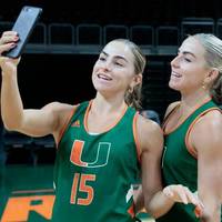 Die Basketball-Schwestern Hanna und Haley Cavinder sind als TikTok-Stars schon einem Millionen-Publikum bekannt. Nun beginnen sie eine neue Karriere als Wrestlerinnen bei WWE.
