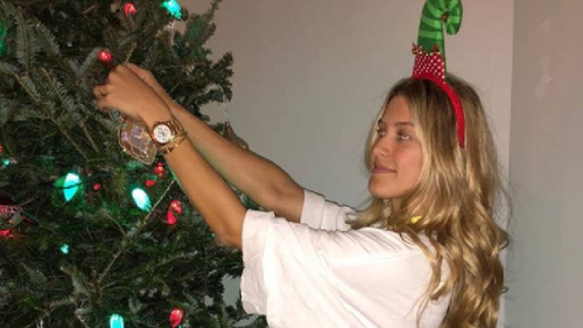 ... und danach wird der Baum geschmückt