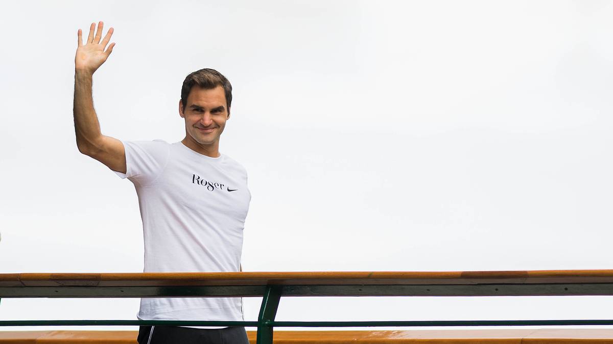 Und tritt vor die wartenden Fans