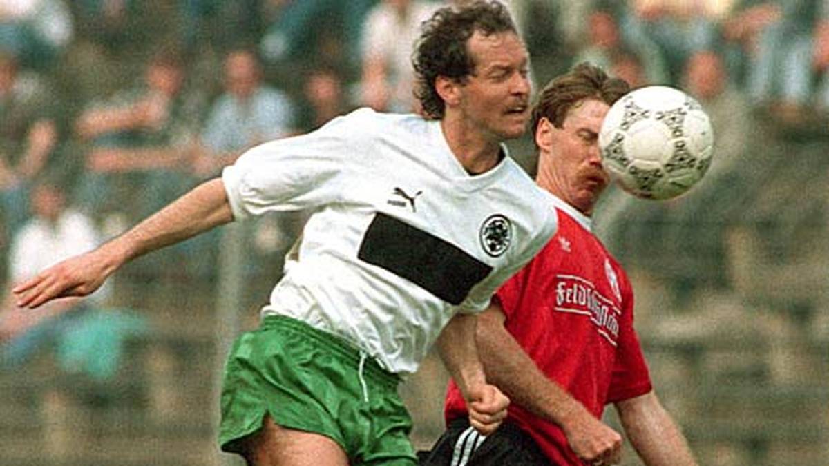 TOM DOOLEY: Der frühere US-Nationalspieler (l.) spielt von 1983 bis 1988 für die Homburger, ehe es auch ihn auf den Betzenberg zieht. Beim 1. FC Saarbrücken sitzt er 2002/2003 wenig erfolgreich auf der Trainerbank. Von 2011 bis 2014 ist Co-Trainer der US-Nationalmannschaft und arbeitet dort mit Jürgen Klinsmann zusammen
