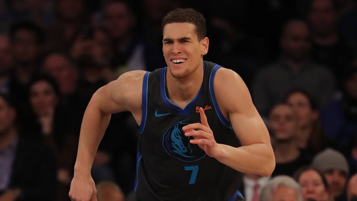 DWIGHT POWELL (Dallas Mavericks): Auch der Vertrag von Klebers internem Konkurrenten läuft aus. "Es gibt keinen Ort, wo ich lieber bin als in Dallas. Dieses Team hat mir die Chance gegeben und mich sehr gut behandelt. Also, ich liebe die Dallas Mavericks", sagte er bei "ESPN" über seine Zukunft. Die Mavs werden ihn wohl kaum ziehen lassen