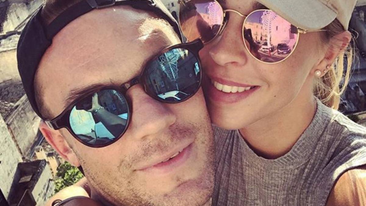 Manuel Neuer verdaut das Ausscheiden der Nationalmannschaft mit Ehefrau Nina in Apulien. Diese richtet auf Instagram aufmunternde Worte an ihren Gatten: "Ich bin so stolz auf dich, wie hart du dafür gekämpft hast, um nach diesen 14 Monaten voller Rückschläge zurückzukommen"