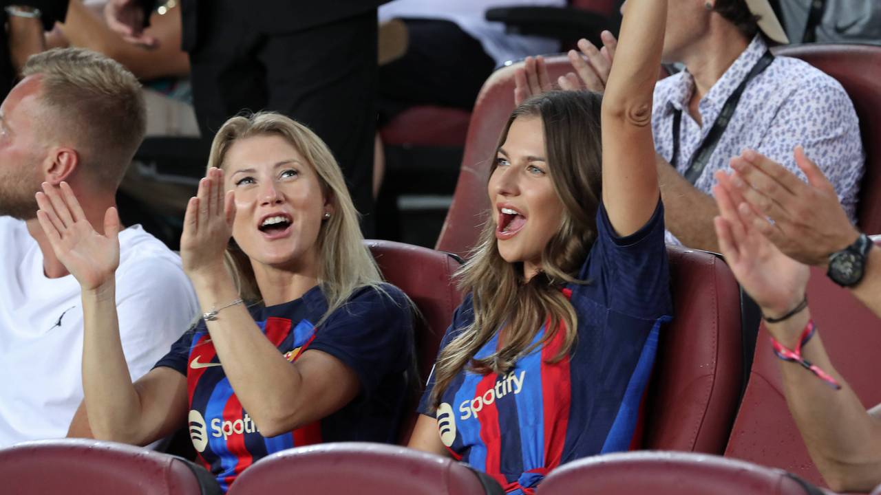 Gut eingelebt: Anna Lewandowska zeigt sich stolz im Trikot des FC Barcelona