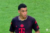 Der FC Bayern strebt eine vorzeitige Vertragsverlängerung mit Jamal Musiala an. Sportvorstand Max Eberl sowie Präsident Herbert Hainer unterstreichen die Bedeutung des hoch veranlagten 21-Jährigen für den deutschen Rekordmeister.