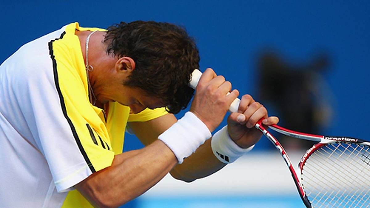 Doch der nächste große Einzeltitel ließ lange auf sich warten. Safin brachte sich wie hier zu oft aus dem Konzept und haderte entweder mit sich selbst ...