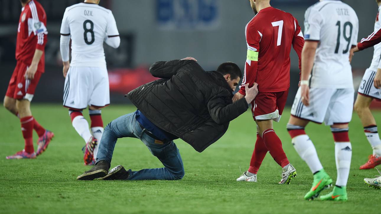 DFB-Team regt sich über Flitzer auf