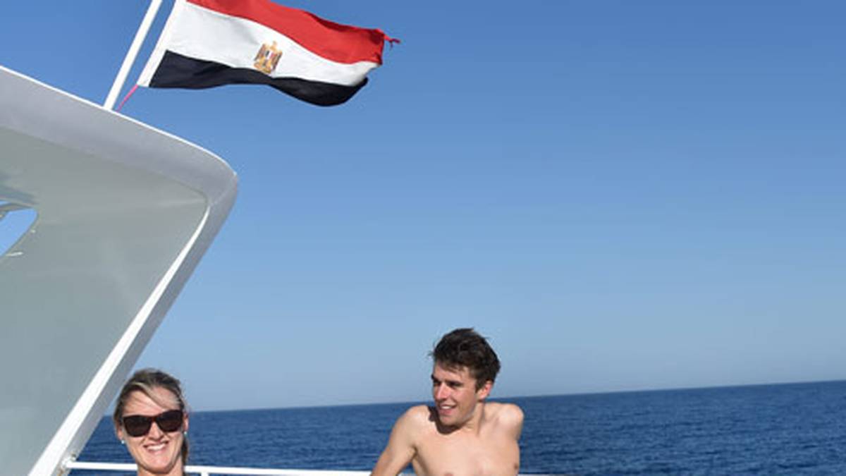 Nur nicht neidisch werden! Sie haben es sich ja verdient, die deutschen Top-Athletinnen und Top-Athleten. So wie Skilangläuferin Denise Herrmann und Kombinierer Johannes Rydzek verbringen insgesamt 83 erfolgreiche deustsche Sportler eine Woche im ägyptischen Hurghada - auf Einladung der Deutschen Sporthilfe und Robinson. SPORT1 zeigt die besten Bilder