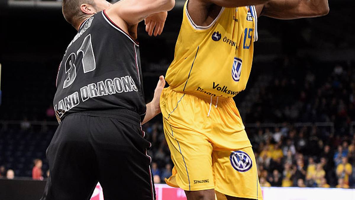 Rang 7 – DERRICK ALLEN (6173): In insgesamt 477 BBL-Spielen erzielte der US-Amerikaner die siebtmeisten Punkte eines Spielers aller Zeiten. Seit 2019 fungiert Allen als Assistenzcoach bei Überraschungsteam RASTA Vechta