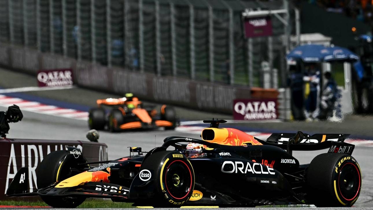 Der große Knall: Verstappen und Norris crashen, Russell siegt