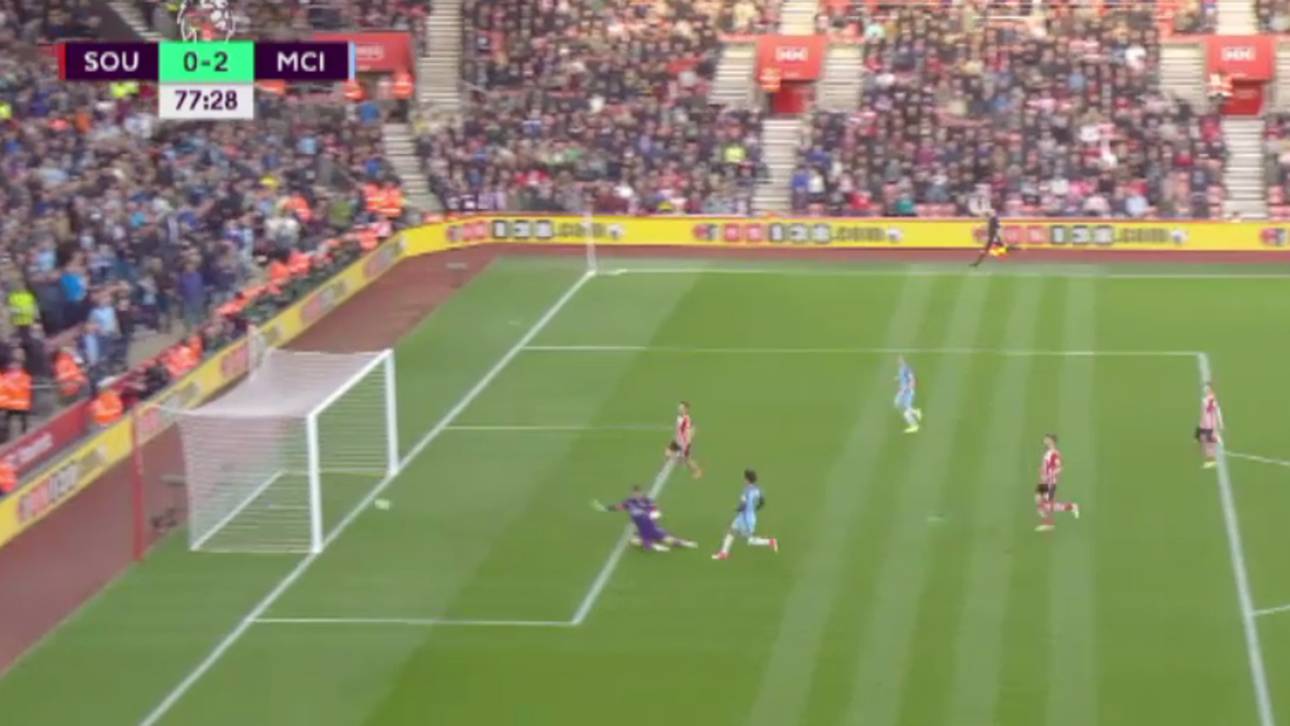 Hier schießt Sane Peps City zum Sieg