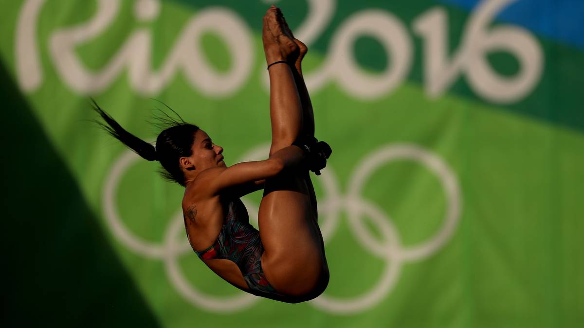 Stell dir vor, es ist die Nacht vor deinem olympischen Wettkampf, auf den du lange hingearbeitet hast - und du wirst aus deinem Zimmer geworfen, weil deine Zimmer- und Turmspringpartnerin Sex haben will. Liebes-Nixe Ingrid de Oliveira sorgte nicht nur bei Giovanna Pedroso für Verärgerung
