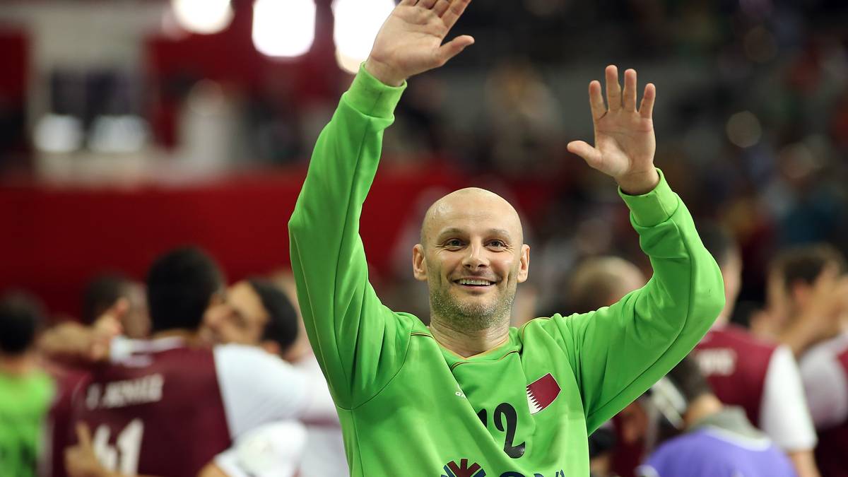 Katars Torhüter Danijel Saric schüttelt seine Enttäuschung schnell ab. Die Gastgeber lassen sich für ein starkes Turnier bejubeln