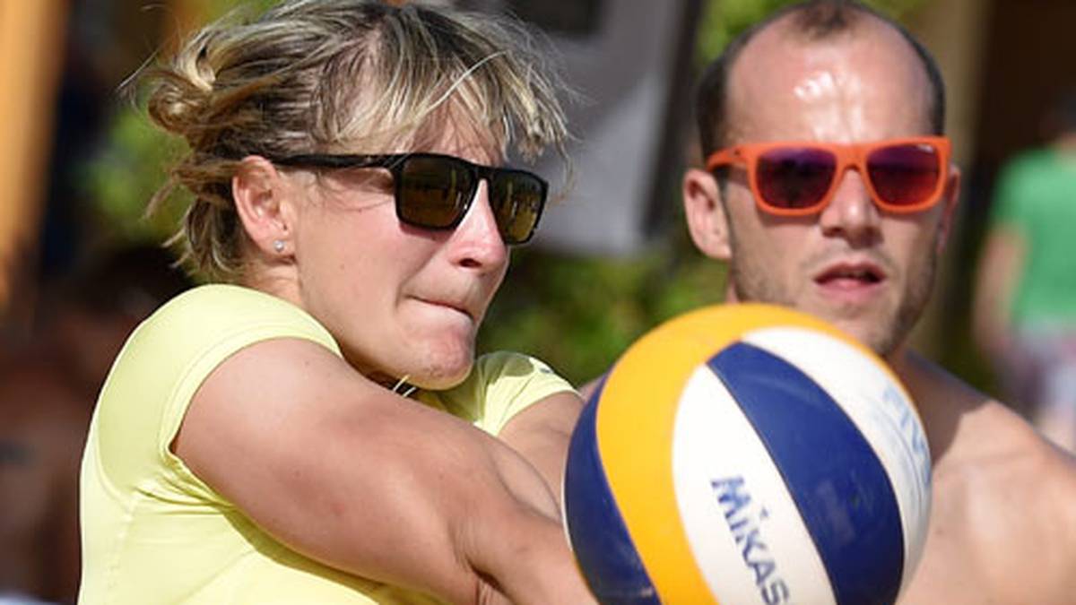 Im Robinson Club Soma Bay wird die Auszeichnung "Champion des Jahres" vergeben. Hoffnungen auf die Ehrung kann sich auch Bahnrad-Olympiasiegerin Kristina Vogel machen, hier in Aktion beim Beachvolleyball