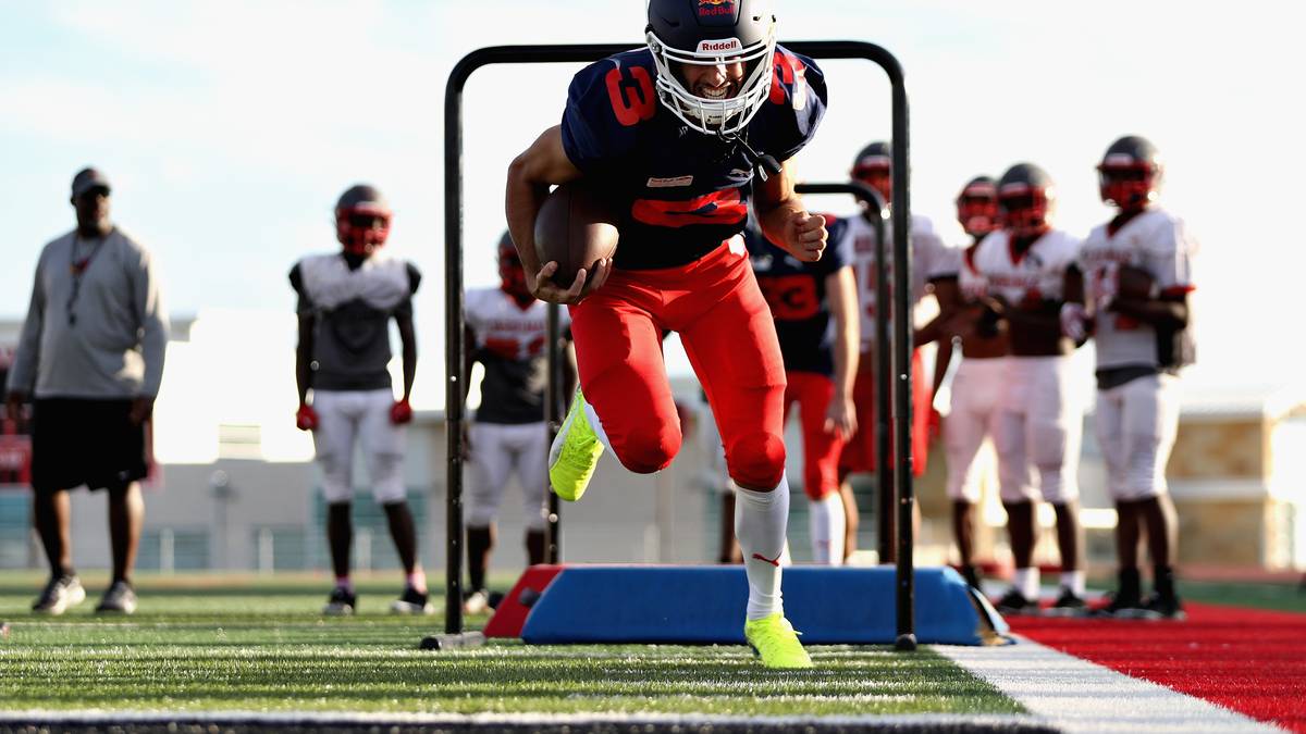 Dann beginnt das Training: Ricciardo versucht sich an einem Parcours...