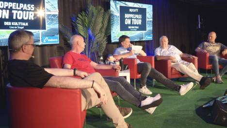 Neues Bühnenprogramm "Doppelpass on Tour": Moderator Thomas Helmer und prominente Gäste präsentieren Deutschlands Fußball-Talk Nr. 1. So lief der Auftakt der großen Tournee.